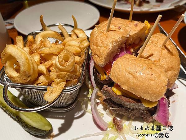 (遠百信義A13美食)Hooters美式餐廳(信義店)/(完 (遠百信義A13美食)Hooters美式餐廳(信義店)/(完