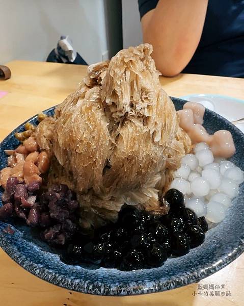 *澎湖老街美食【藍媽媽仙草冰/中央店】仙草雪花冰,綜合嫩仙草