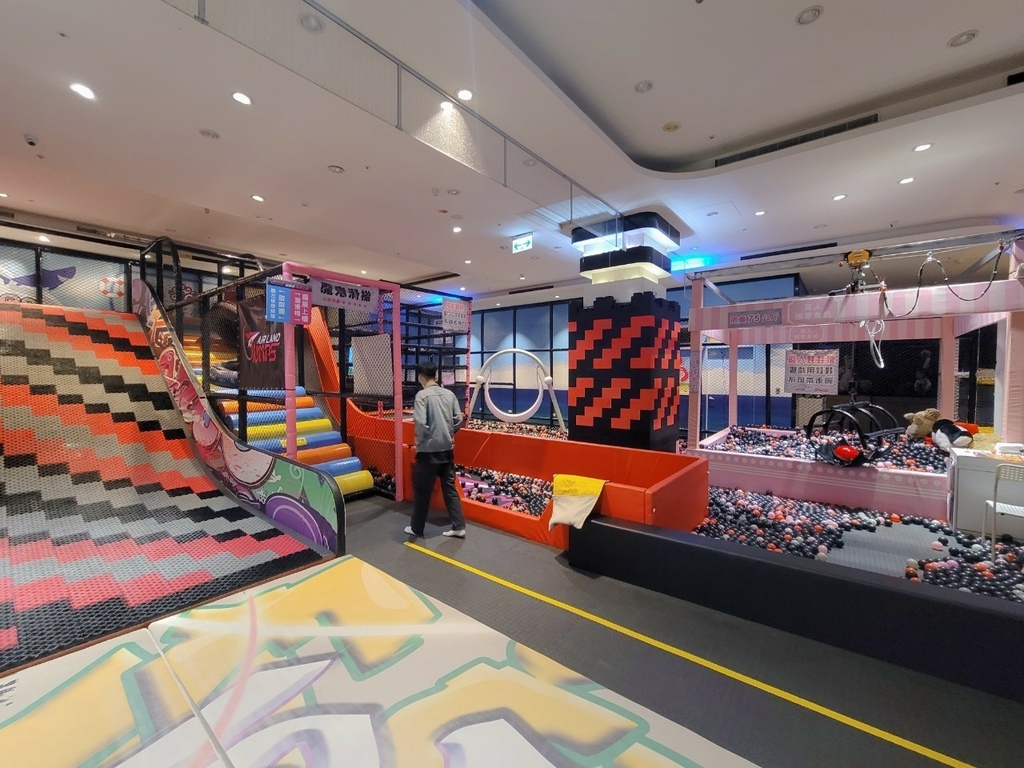 ♥【宜蘭。蘇澳】空氣島彈跳工廠 彈跳床 碰碰車 空氣槍 電玩 ♥【宜蘭。蘇澳】空氣島彈跳工廠 彈跳床 碰碰車 空氣槍 電玩