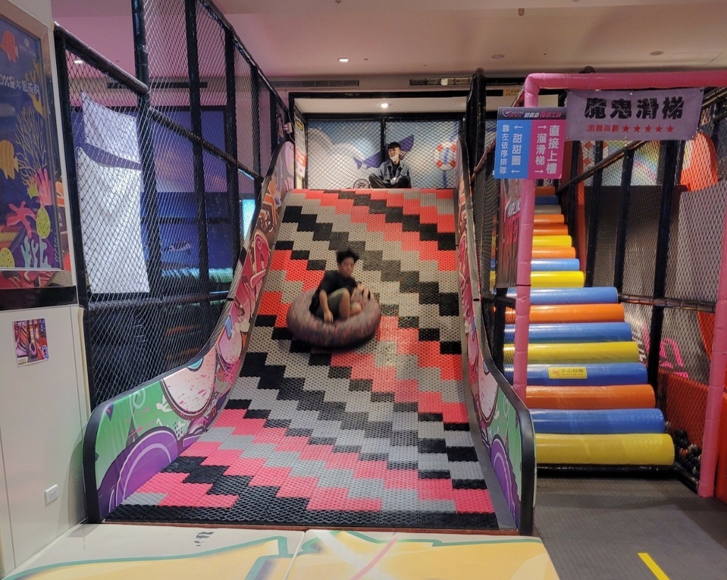 ♥【宜蘭。蘇澳】空氣島彈跳工廠 彈跳床 碰碰車 空氣槍 電玩 ♥【宜蘭。蘇澳】空氣島彈跳工廠 彈跳床 碰碰車 空氣槍 電玩