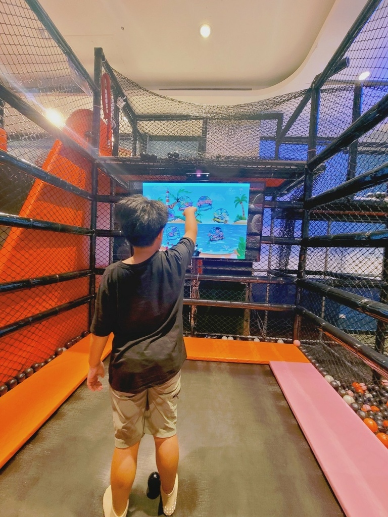 ♥【宜蘭。蘇澳】空氣島彈跳工廠 彈跳床 碰碰車 空氣槍 電玩 ♥【宜蘭。蘇澳】空氣島彈跳工廠 彈跳床 碰碰車 空氣槍 電玩