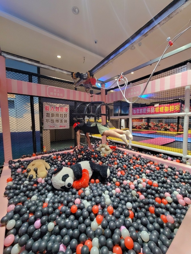 ♥【宜蘭。蘇澳】空氣島彈跳工廠 彈跳床 碰碰車 空氣槍 電玩 ♥【宜蘭。蘇澳】空氣島彈跳工廠 彈跳床 碰碰車 空氣槍 電玩