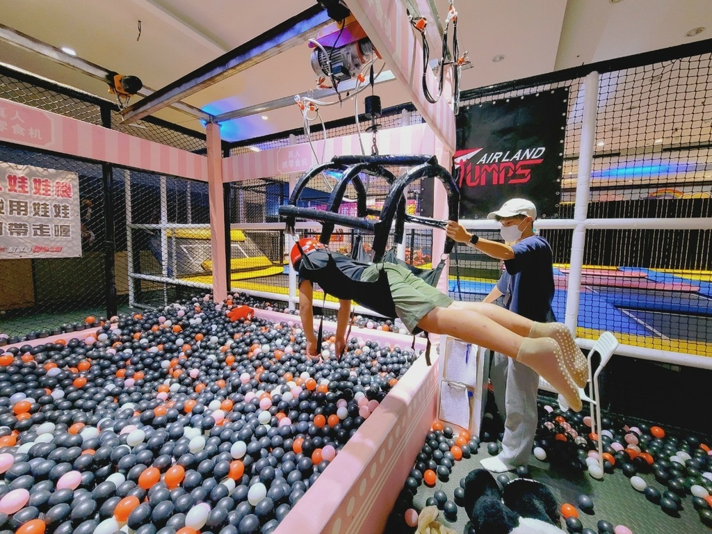 ♥【宜蘭。蘇澳】空氣島彈跳工廠 彈跳床 碰碰車 空氣槍 電玩 ♥【宜蘭。蘇澳】空氣島彈跳工廠 彈跳床 碰碰車 空氣槍 電玩