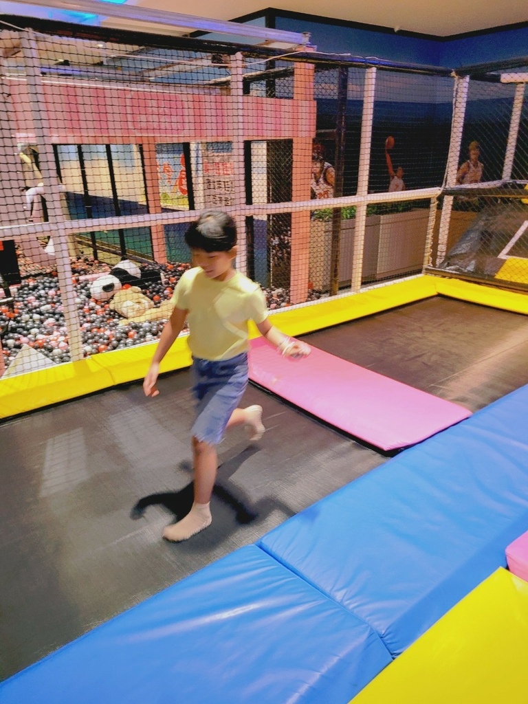 ♥【宜蘭。蘇澳】空氣島彈跳工廠 彈跳床 碰碰車 空氣槍 電玩 ♥【宜蘭。蘇澳】空氣島彈跳工廠 彈跳床 碰碰車 空氣槍 電玩