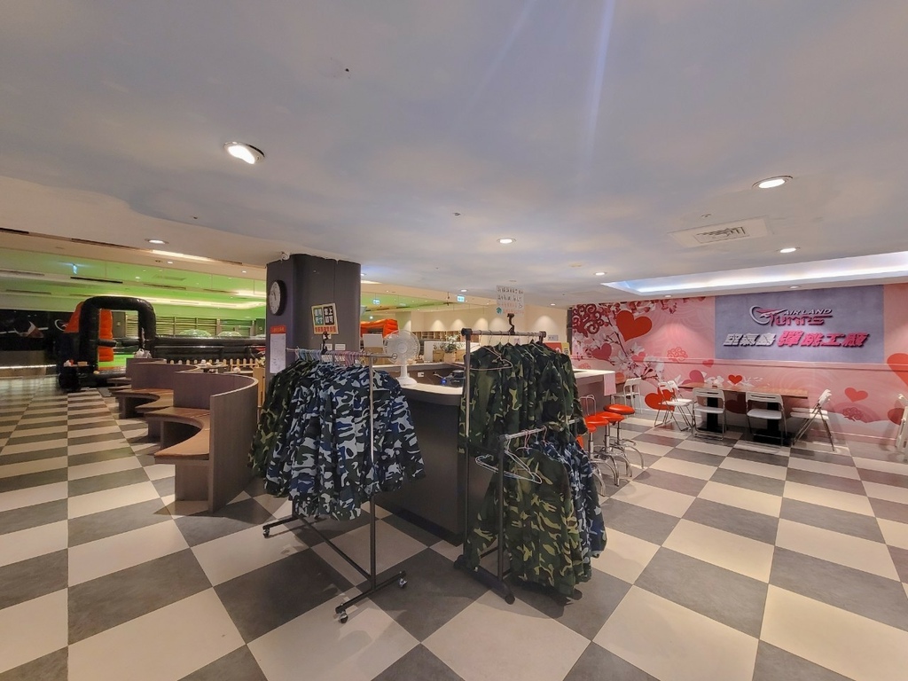 ♥【宜蘭。蘇澳】空氣島彈跳工廠 彈跳床 碰碰車 空氣槍 電玩 ♥【宜蘭。蘇澳】空氣島彈跳工廠 彈跳床 碰碰車 空氣槍 電玩