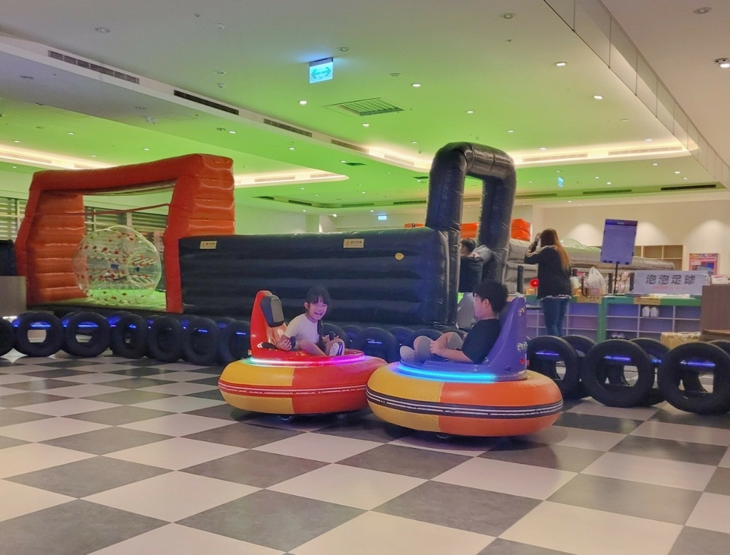 ♥【宜蘭。蘇澳】空氣島彈跳工廠 彈跳床 碰碰車 空氣槍 電玩 ♥【宜蘭。蘇澳】空氣島彈跳工廠 彈跳床 碰碰車 空氣槍 電玩