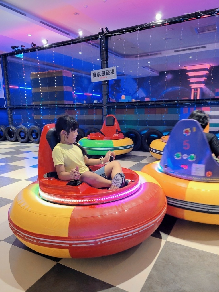 ♥【宜蘭。蘇澳】空氣島彈跳工廠 彈跳床 碰碰車 空氣槍 電玩 ♥【宜蘭。蘇澳】空氣島彈跳工廠 彈跳床 碰碰車 空氣槍 電玩