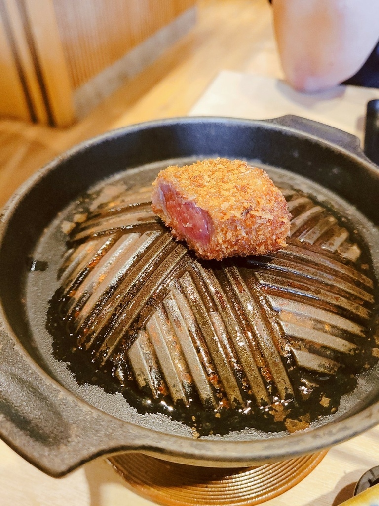 ♥【新北市。板橋】京都勝牛-板橋環球店 原切蒜力炸牛排X腰內