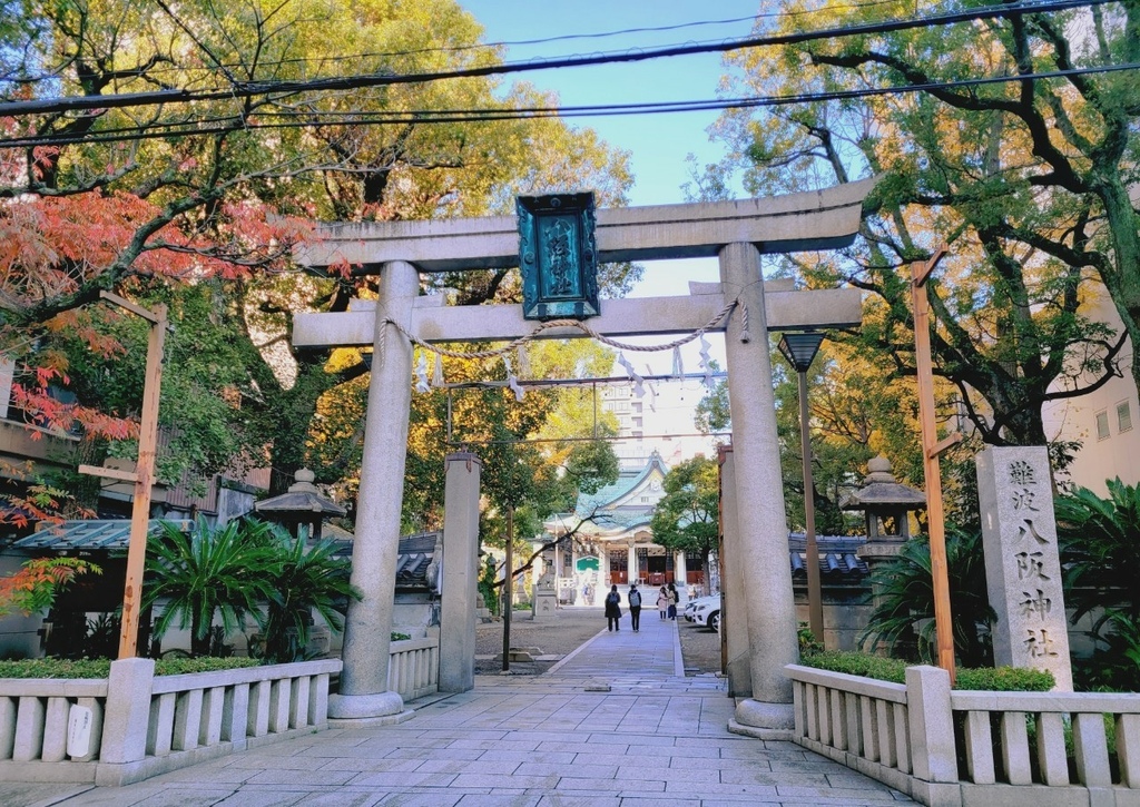 ♥【日本。大阪】難波八阪神社 超巨大開嘴石獅造型 可愛小神社