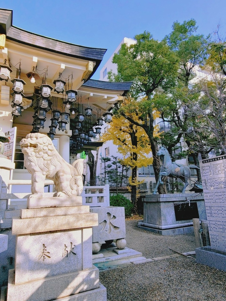 ♥【日本。大阪】難波八阪神社 超巨大開嘴石獅造型 可愛小神社