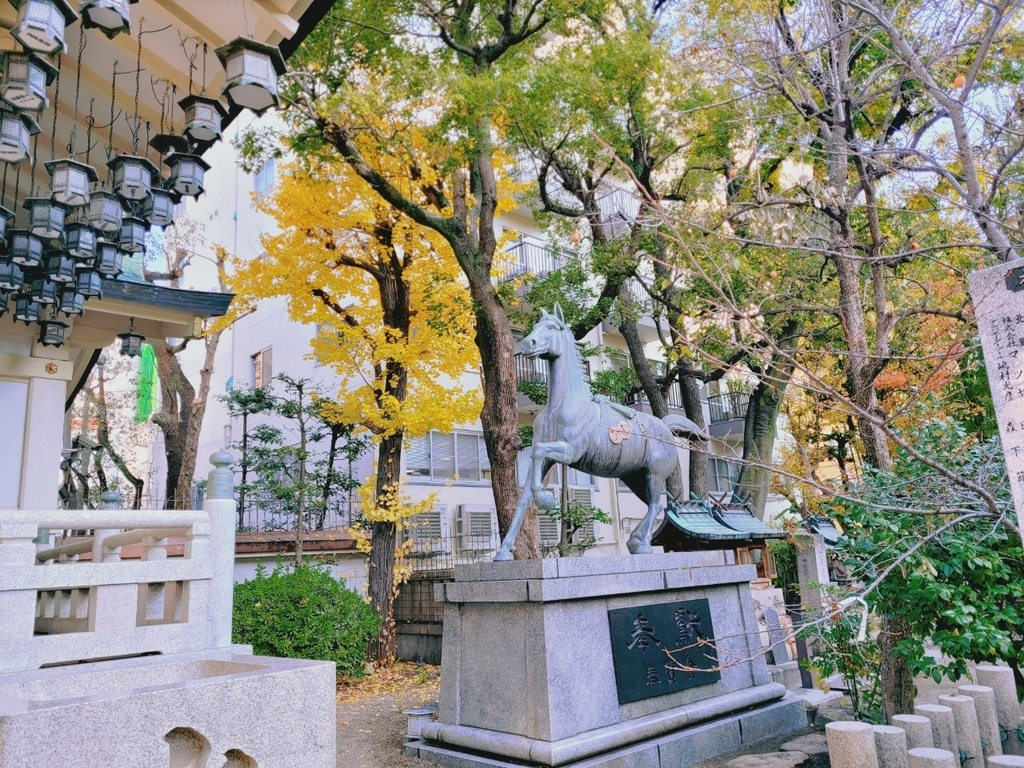 ♥【日本。大阪】難波八阪神社 超巨大開嘴石獅造型 可愛小神社