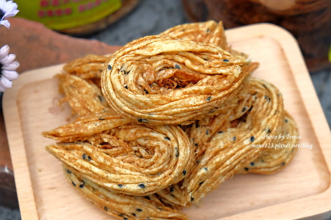 團購美食︱新社 旺來極品手工蛋捲,巔覆傳統蛋捲印象,千層脆餅吃起來薄又酥,一口接一口停不下來,好吃到掉渣 團購美食︱新社 旺來極品手工蛋捲,巔覆傳統蛋捲印象,千層脆餅吃起來薄又酥,一口接一口停不下來,好吃到掉渣