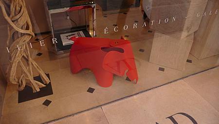 Chambery L1050726 Eames Elephant.JPG