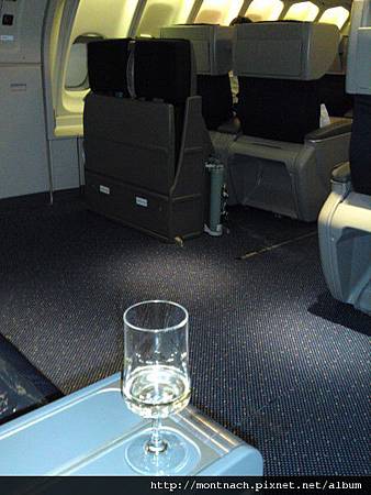 KLM upperdeck 77K是我最喜歡的位子(TPE-BKK).JPG KLM upperdeck 77K是我最喜歡的位子(TPE-BKK).JPG