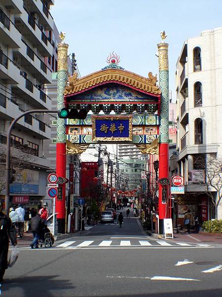 中華街的入口～日本人來橫濱逛必遊的景點～可是對我們來說～一點吸引力都沒有～照照牌樓就好囉～