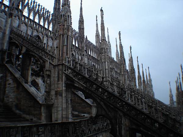 哥德式的教堂當時在義大利很少見