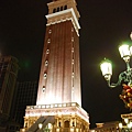 從酒店大堂旁出去～可以看到鐘塔！真的很有威尼斯的fuㄟ
