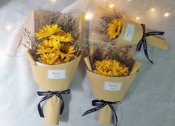 愛禮物 推薦 評價 畢業禮物推薦 娃娃花束 乾燥花束 大學高中研究所 2019禮物清單 創意禮_8.jpg 愛禮物 推薦 評價 畢業禮物推薦 娃娃花束 乾燥花束 大學高中研究所 2019禮物清單 創意禮_8.jpg