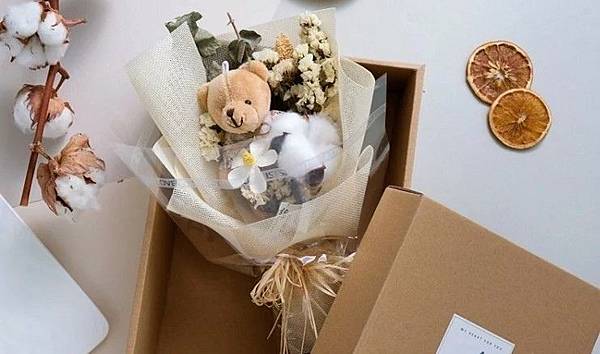 愛禮物 推薦 評價 畢業禮物推薦 娃娃花束 乾燥花束 大學高中研究所 2019禮物清單 創意禮_10.jpg 愛禮物 推薦 評價 畢業禮物推薦 娃娃花束 乾燥花束 大學高中研究所 2019禮物清單 創意禮_10.jpg