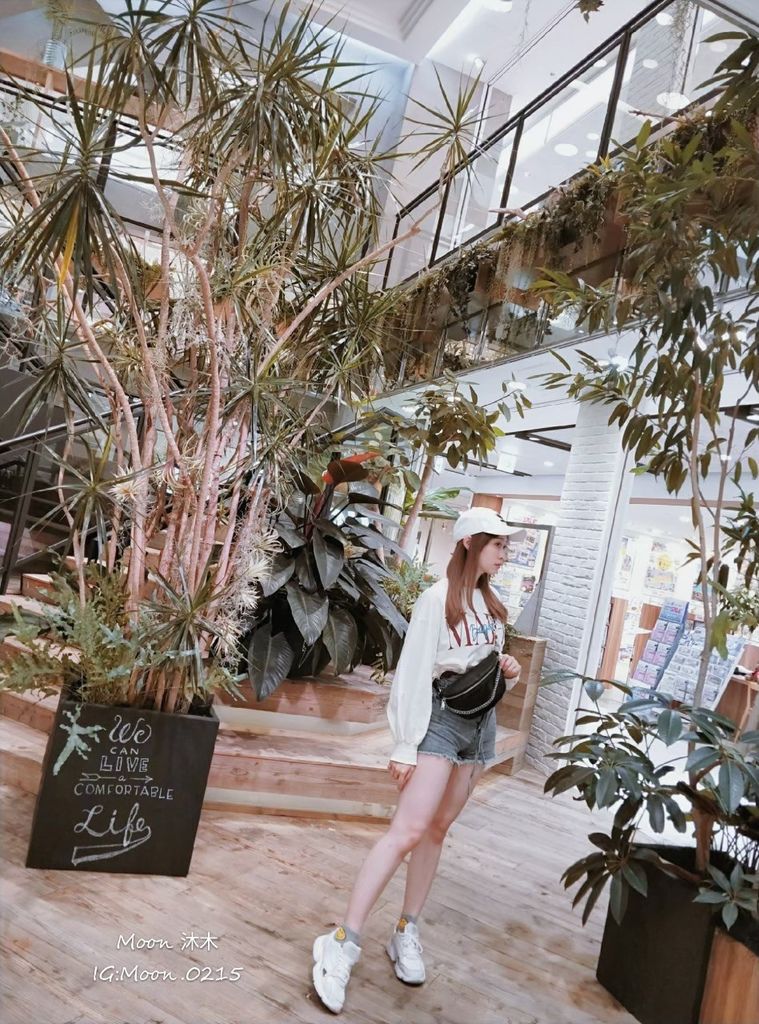 APPLIE 包包評價 推薦款式 Bobby 鎖鏈斜背腰包 浪跡天涯旅行袋 放置行李箱上 防水包包_190929_0.jpg APPLIE 包包評價 推薦款式 Bobby 鎖鏈斜背腰包 浪跡天涯旅行袋 放置行李箱上 防水包包_190929_0.jpg