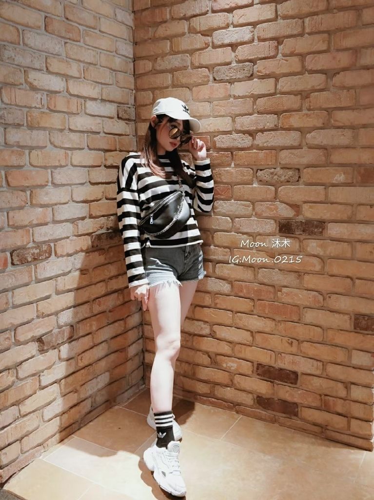 APPLIE 包包評價 推薦款式 Bobby 鎖鏈斜背腰包 浪跡天涯旅行袋 放置行李箱上 防水包包_190929_13.jpg APPLIE 包包評價 推薦款式 Bobby 鎖鏈斜背腰包 浪跡天涯旅行袋 放置行李箱上 防水包包_190929_13.jpg