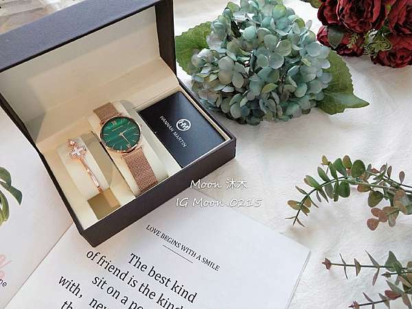 穿搭錶 2020手錶推薦 Hannah Martin漢娜馬丁手錶開箱 千元高質感手錶評價性能分享 夢幻花園 璀璨星河 許諾時間的簡約金 Moon沐木美學研究所