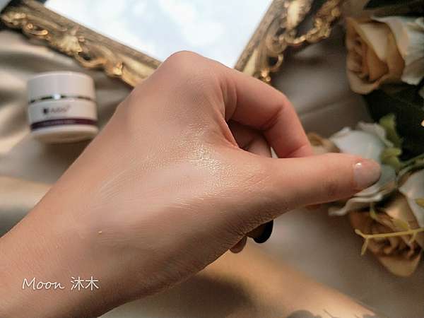 醫美後保養品推薦 Adele 雅岱 保養品 評價推薦 頂級黃金蜂王乳精華霜_200422_0024.jpg 醫美後保養品推薦 Adele 雅岱 保養品 評價推薦 頂級黃金蜂王乳精華霜_200422_0024.jpg