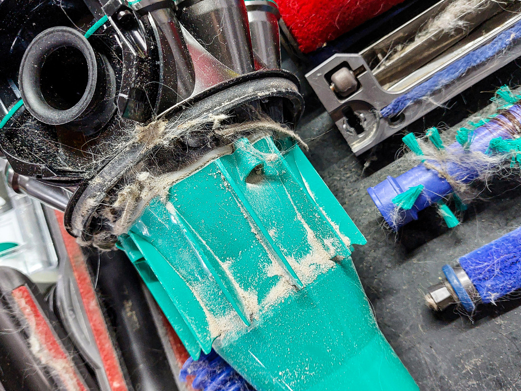 清潔前_吸塵器 氣旋卡灰.jpg