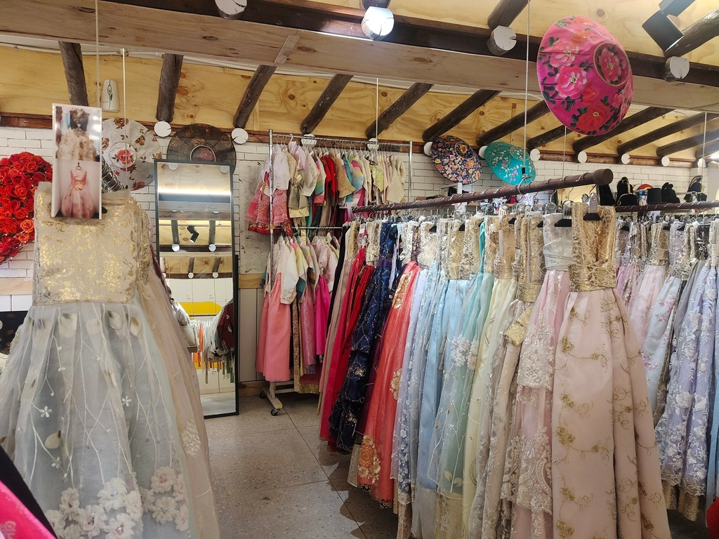 LINE_ALBUM_安國站23出口 韓服出租25000女_240213_5.jpg LINE_ALBUM_安國站23出口 韓服出租25000女_240213_5.jpg