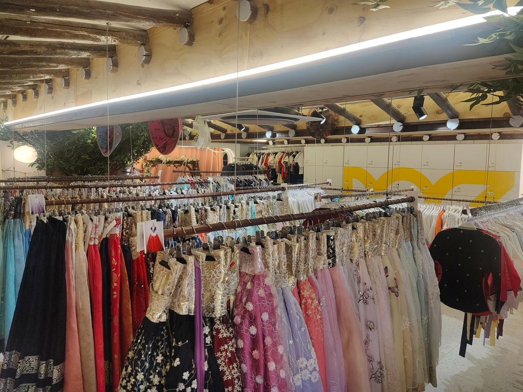 LINE_ALBUM_安國站23出口 韓服出租25000女_240213_6.jpg LINE_ALBUM_安國站23出口 韓服出租25000女_240213_6.jpg