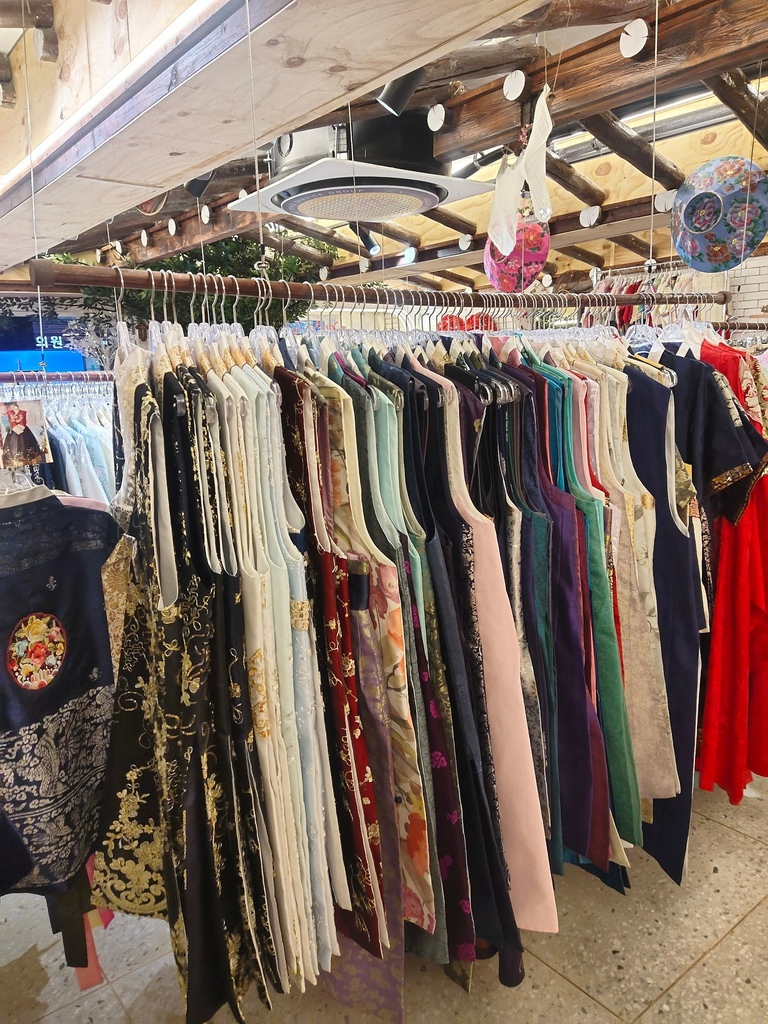 LINE_ALBUM_安國站23出口 韓服出租25000女_240213_30.jpg LINE_ALBUM_安國站23出口 韓服出租25000女_240213_30.jpg