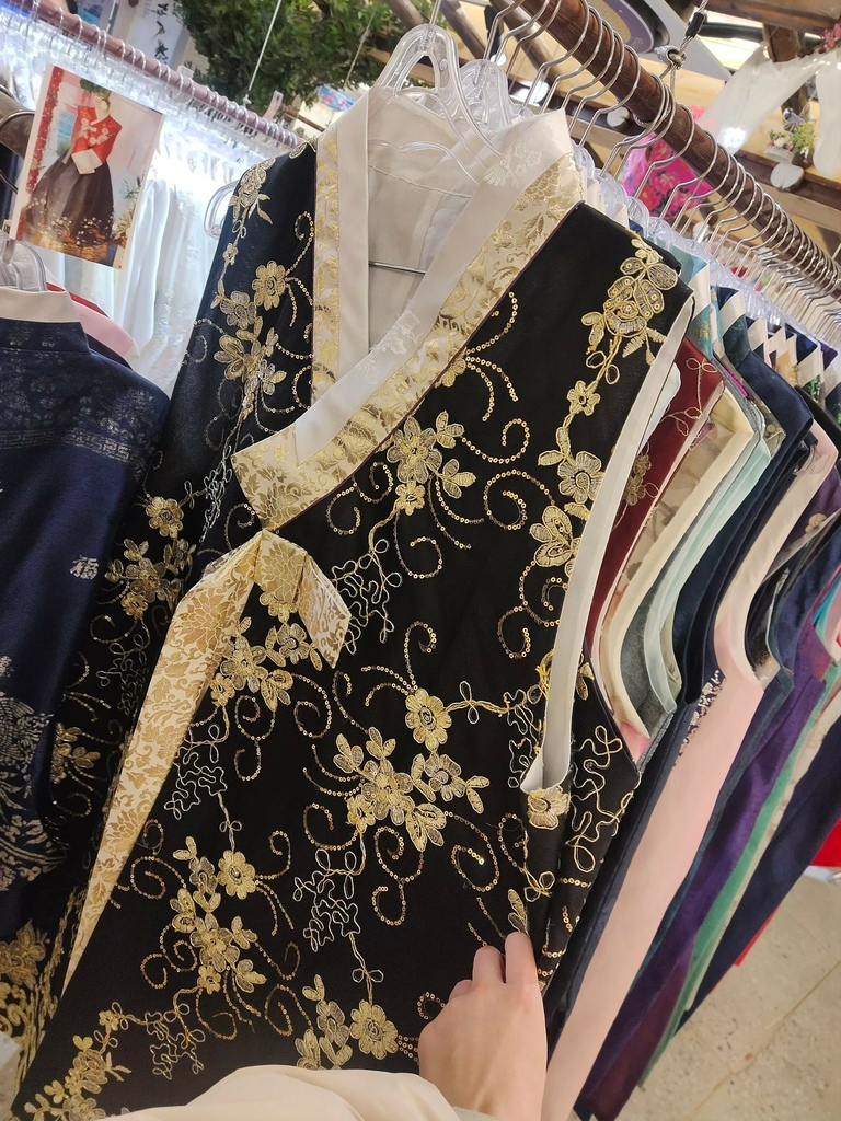 LINE_ALBUM_安國站23出口 韓服出租25000女_240213_31.jpg LINE_ALBUM_安國站23出口 韓服出租25000女_240213_31.jpg