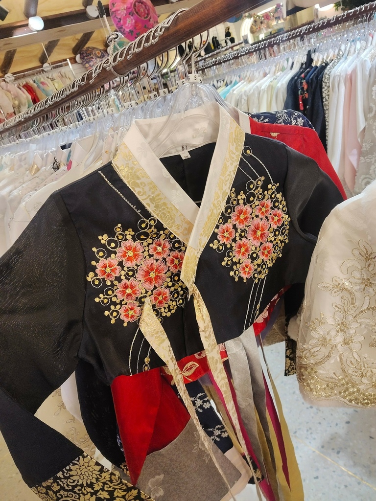 LINE_ALBUM_安國站23出口 韓服出租25000女_240213_36.jpg LINE_ALBUM_安國站23出口 韓服出租25000女_240213_36.jpg