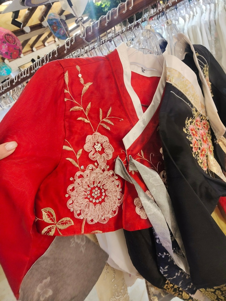 精緻評價韓服體驗首爾韓服出租景福宮韓服安國站韓服_安國站23出口 韓服出租25000女_240213_37 精緻評價韓服體驗首爾韓服出租景福宮韓服安國站韓服_安國站23出口 韓服出租25000女_240213_37