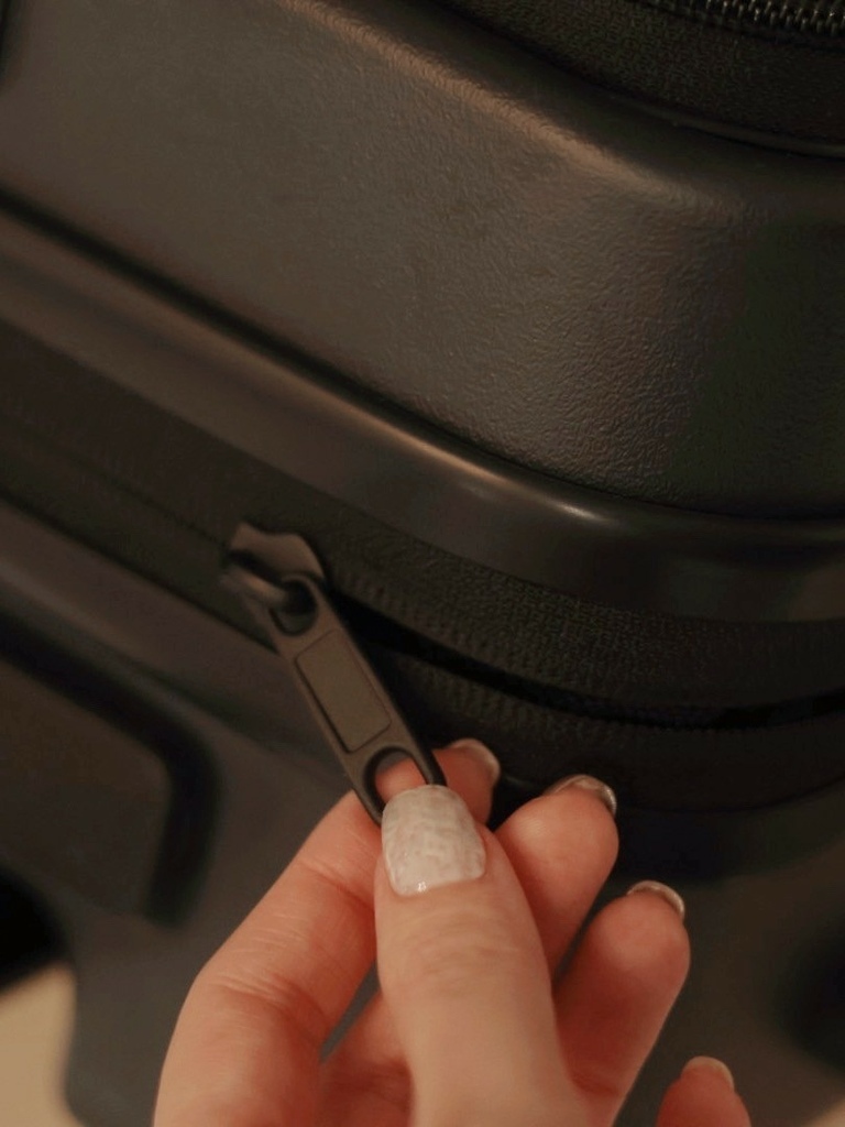 LINE_ALBUM_Acer倚天酷碁新品行李箱 登機箱推薦 可前開行李箱 20吋行李箱 廉航行李箱_240306_10.jpg