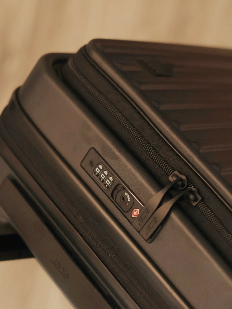 LINE_ALBUM_Acer倚天酷碁新品行李箱 登機箱推薦 可前開行李箱 20吋行李箱 廉航行李箱_240306_7.jpg