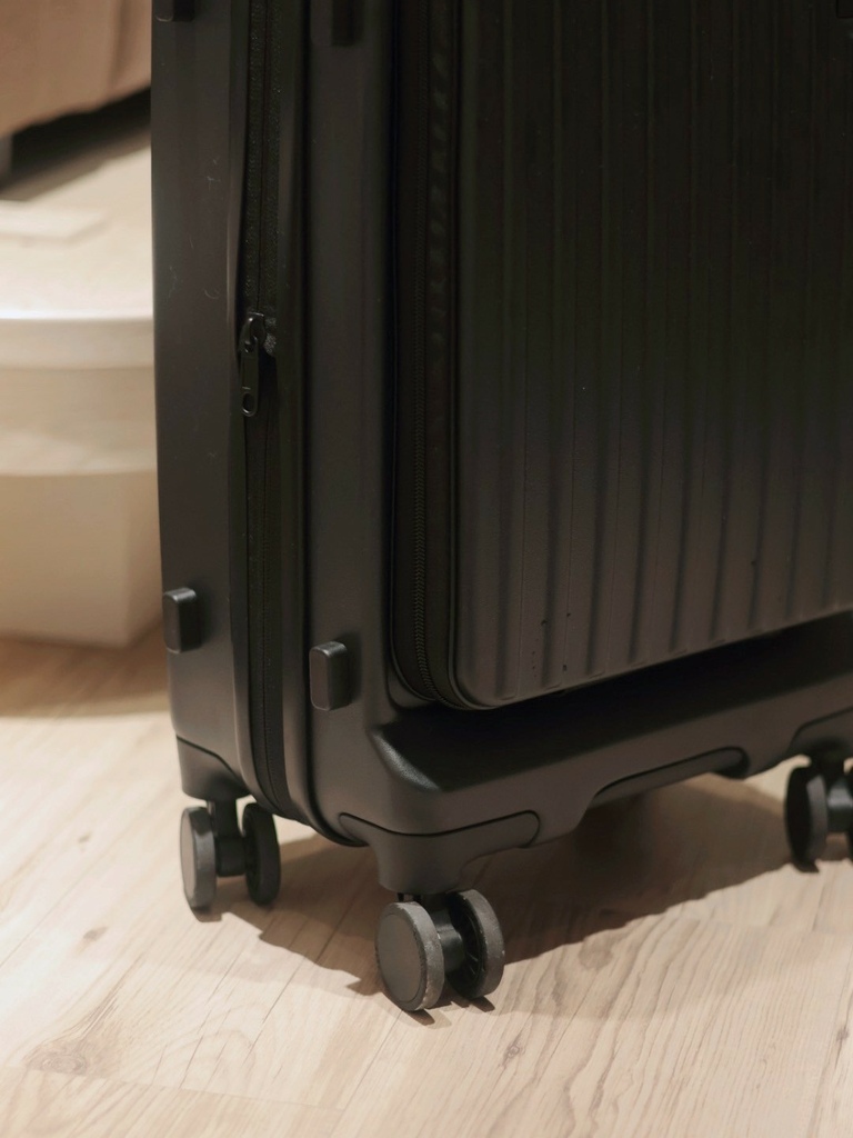 LINE_ALBUM_Acer倚天酷碁新品行李箱 登機箱推薦 可前開行李箱 20吋行李箱 廉航行李箱_240306_1.jpg