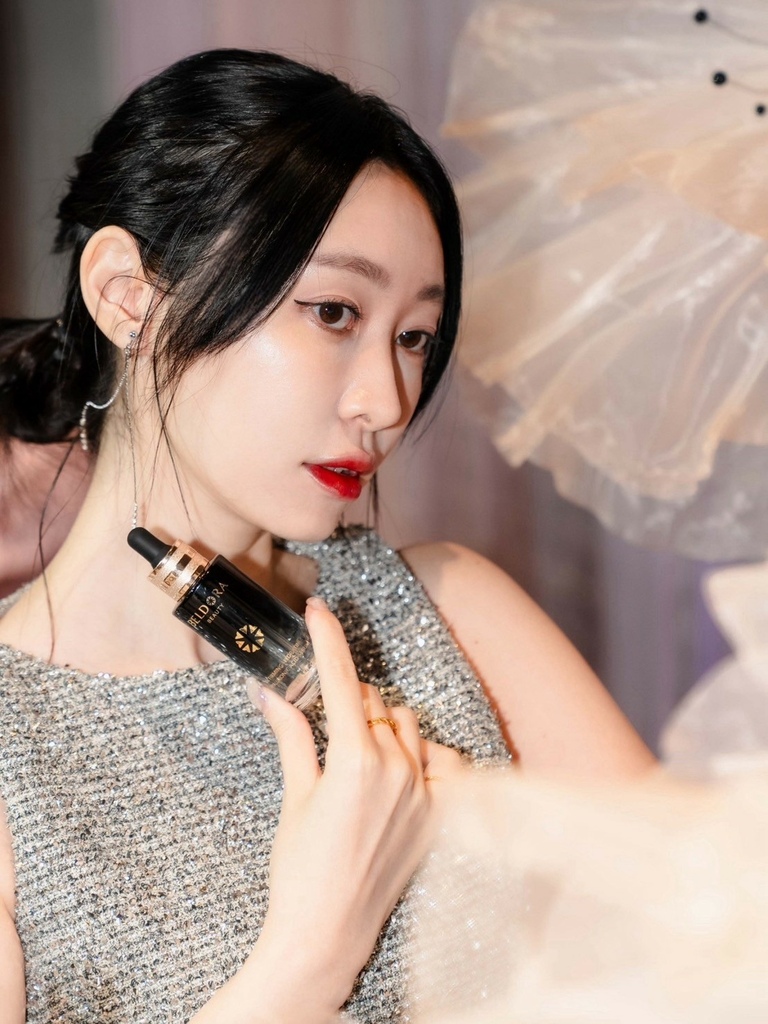 beldora蓓朵娜發光乳霜粉鑽瓶婚紗面膜衛星美白精華EX極光CC霜六重奏玻尿酸精華 (18).jpg