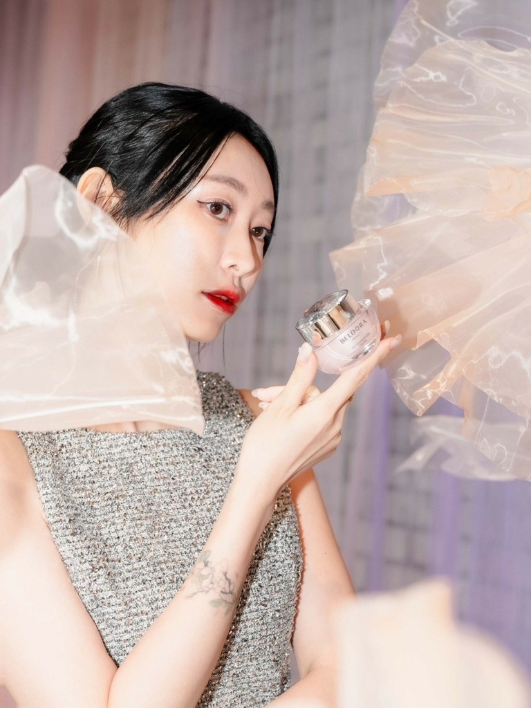 beldora蓓朵娜發光乳霜粉鑽瓶婚紗面膜衛星美白精華EX極光CC霜六重奏玻尿酸精華 (20).jpg