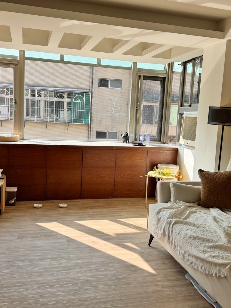 dHConcept_欧巴地板北欧浅橡实景 免胶木地板 DIY木地板 塑料木地板 装潢木地板 不伤磁砖租屋木地板250303_25 (14).jpg