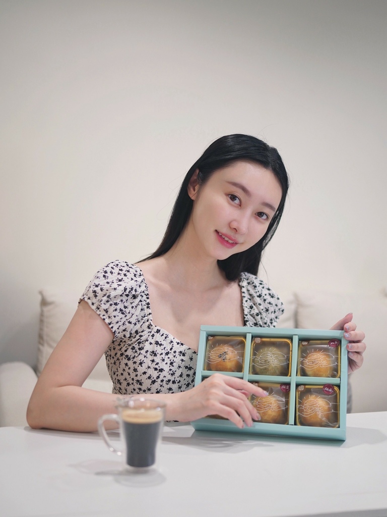 貝加貳烘焙蛋黃酥鳳梨酥台南伴手禮推薦! (1).jpg