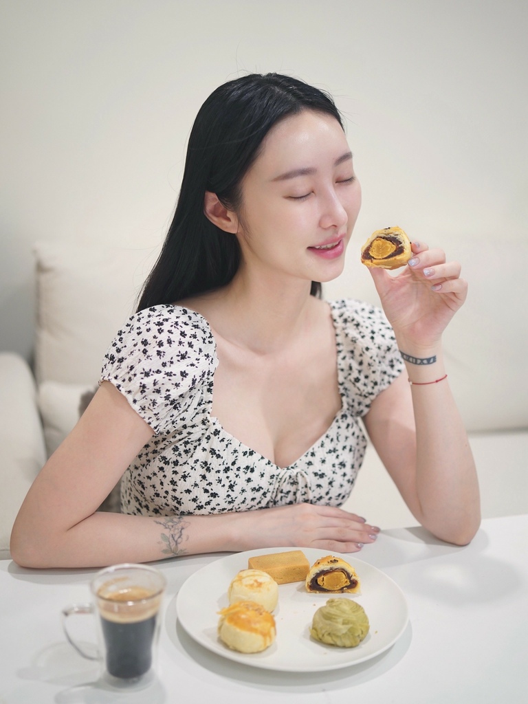 貝加貳烘焙蛋黃酥鳳梨酥台南伴手禮推薦! (32).jpg