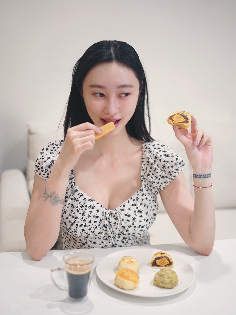 貝加貳烘焙蛋黃酥鳳梨酥台南伴手禮推薦! (33).jpg