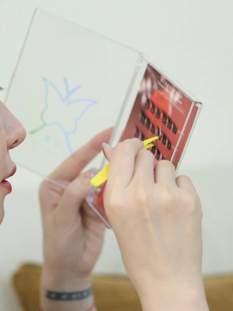 熹蝶LUMIFLY免膠睫毛 推薦 美狐玩家實戴照 仙子降臨 雛菊信差 糖霜下睫 免膠睫毛_251112_1 (17).jpg