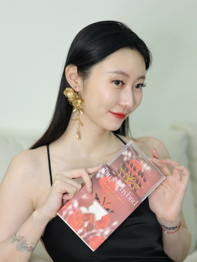 熹蝶LUMIFLY免膠睫毛 推薦 美狐玩家實戴照 仙子降臨 雛菊信差 糖霜下睫 免膠睫毛_251112_1 (7).jpg