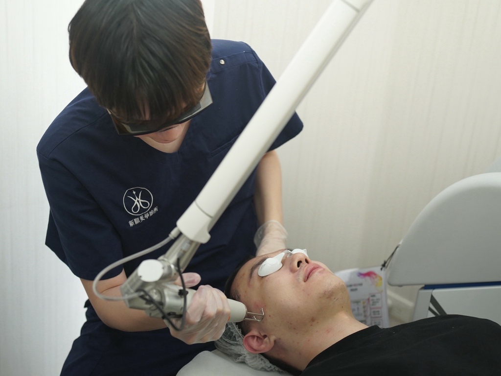 新願美學診所 大安區醫美推薦 郭毅昕醫生 探索皮秒 男生皮秒推薦 毛孔雷射 男生雷射_251203_28 (27).jpg 新願美學診所 大安區醫美推薦 郭毅昕醫生 探索皮秒 男生皮秒推薦 毛孔雷射 男生雷射_251203_28 (27).jpg