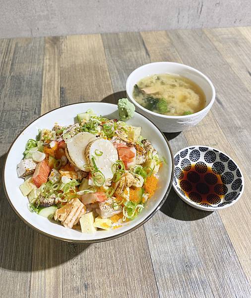 圩村生魚片丼飯專賣店_散壽司