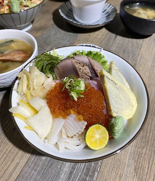 圩村生魚片丼飯專賣店_特選海顯丼2