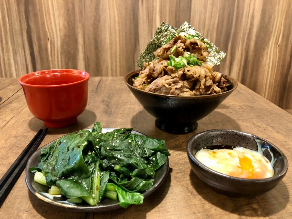 樹林 川牛石木亭平價肉肉山燒肉丼飯105元起 品項夠份量 免費雞白湯供應 元氣兔麻吉 痞客邦