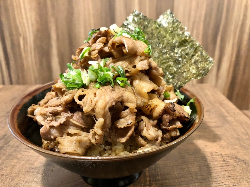 樹林 川牛石木亭平價肉肉山燒肉丼飯105元起 品項夠份量 免費雞白湯供應 元氣兔麻吉 痞客邦